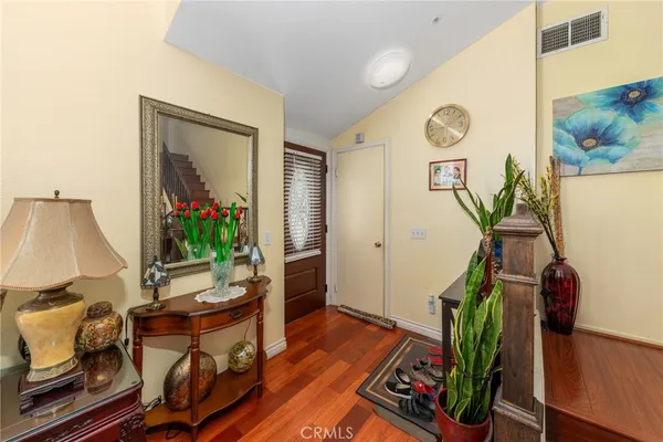 $899,900 | 11918 Edgecliff Avenue, Sylmar, CA 91342
