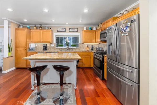 $899,900 | 11918 Edgecliff Avenue, Sylmar, CA 91342