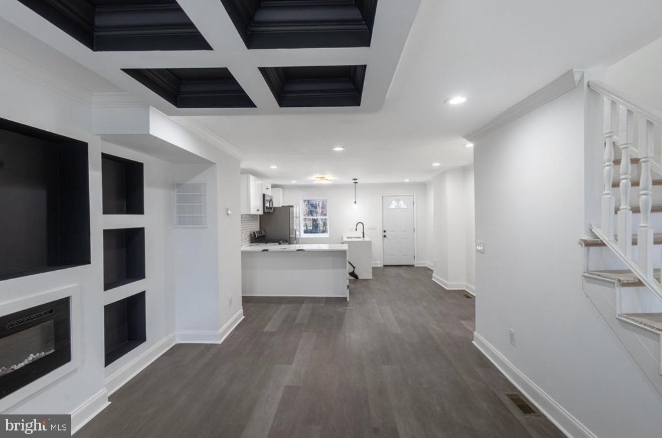 3905 8th Street Baltimore, MD 21225 - Photo 2 of 15