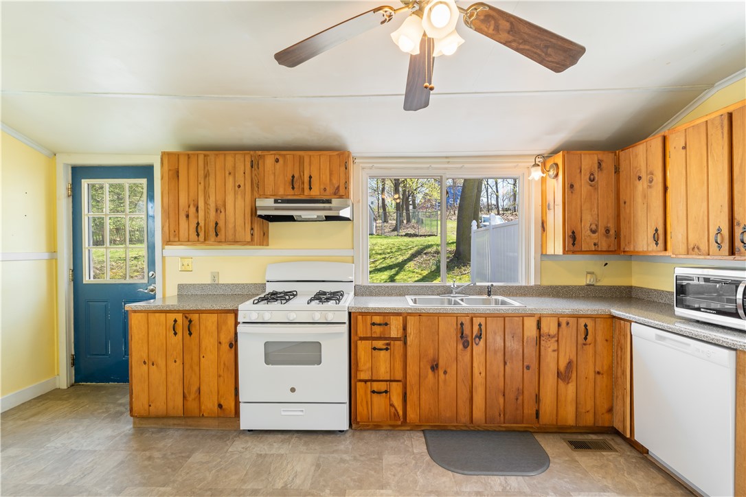 58 Rochester Street Avon, NY 14414 - Photo 3 of 36
