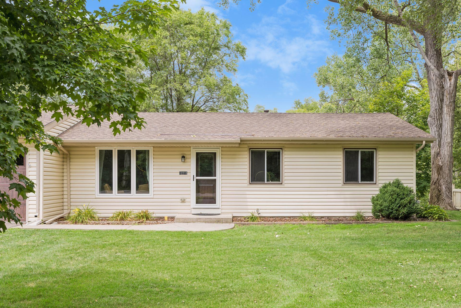 12216 Pioneer Road Minnetonka, MN 55343 - Photo 18 of 35