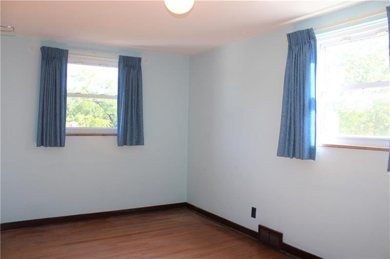 229 East Elmhurst Road Pittsburgh, PA 15220 - Photo 14 of 25 Gallery Image 14