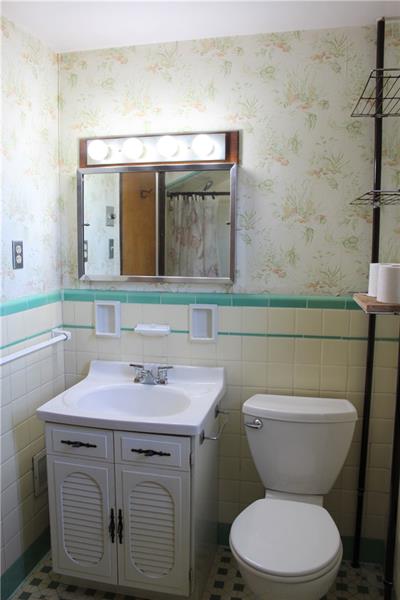 229 East Elmhurst Road Pittsburgh, PA 15220 - Photo 16 of 25 Gallery Image 16