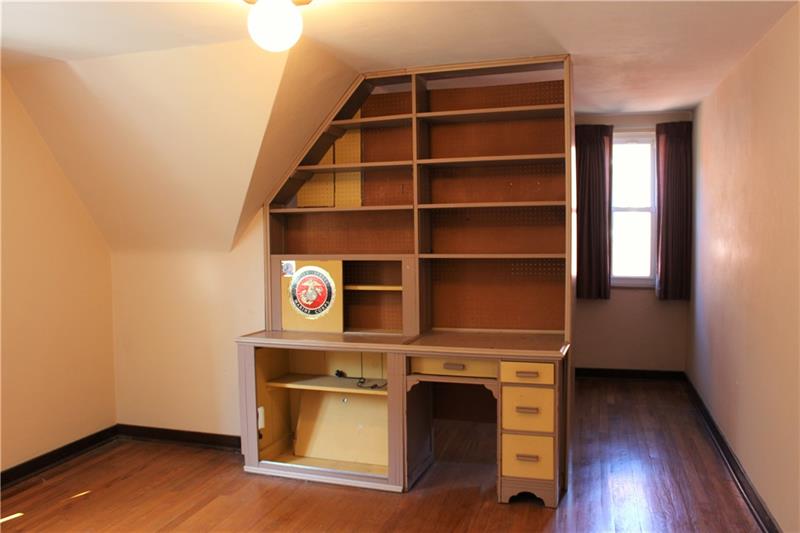229 East Elmhurst Road Pittsburgh, PA 15220 - Photo 17 of 25 Gallery Image 17