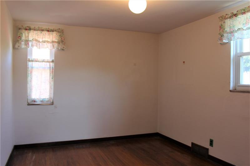 229 East Elmhurst Road Pittsburgh, PA 15220 - Photo 19 of 25 Gallery Image 19