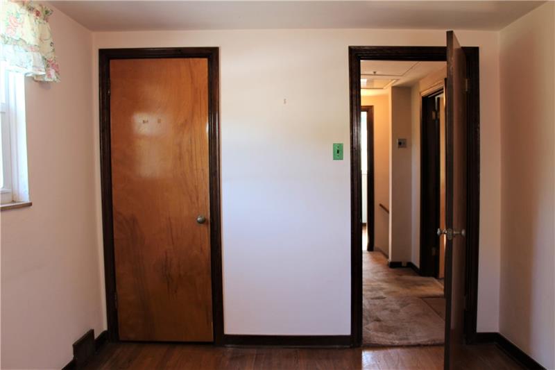 229 East Elmhurst Road Pittsburgh, PA 15220 - Photo 20 of 25 Gallery Image 20