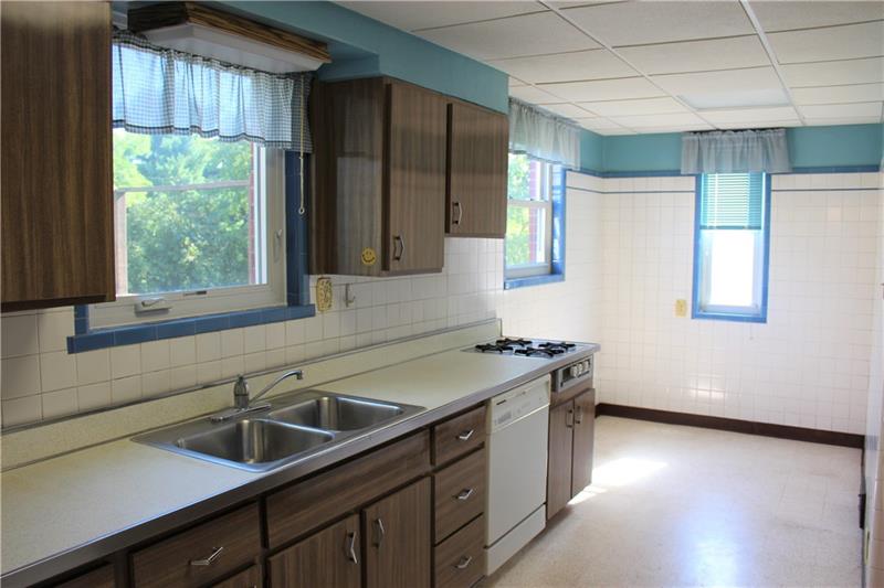 229 East Elmhurst Road Pittsburgh, PA 15220 - Photo 9 of 25 Gallery Image 9