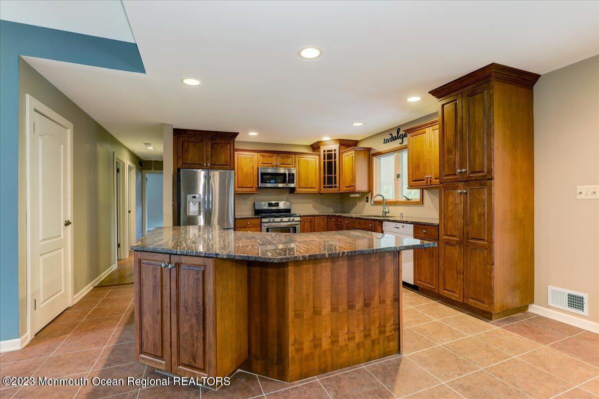 56 Wyckham Road Tinton Falls, NJ 07724 - Photo 21 of 40 29-56WyckhamRd_029