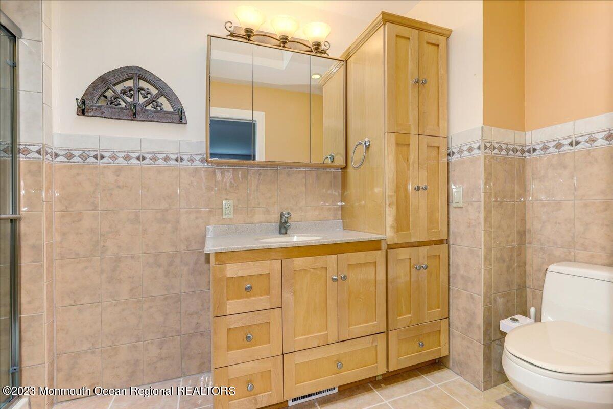 56 Wyckham Road Tinton Falls, NJ 07724 - Photo 31 of 40 39-56WyckhamRd_039