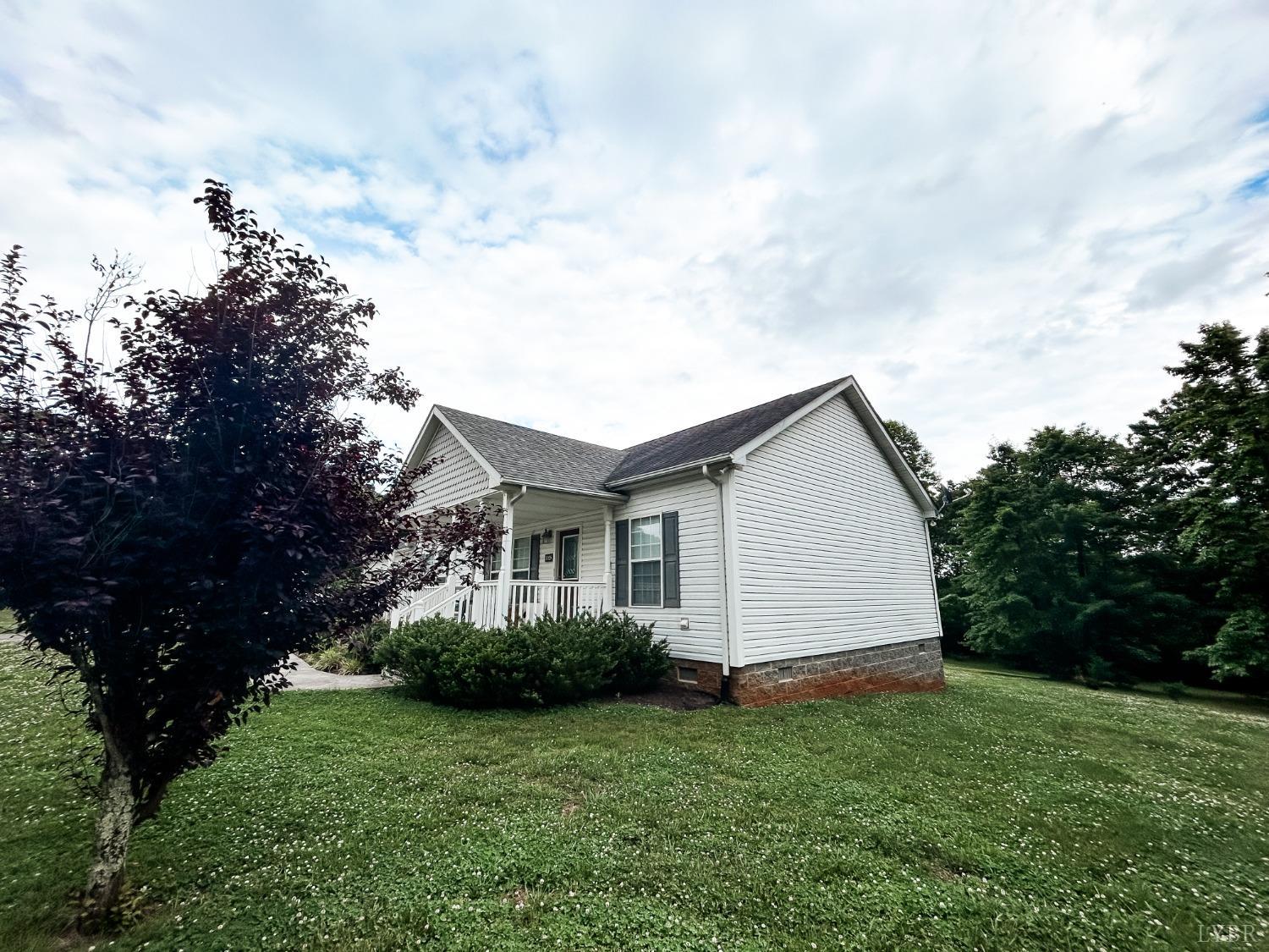 1028 Cinnamon Ridge Road Moneta, VA 24121 - Photo 3 of 5 Gallery Image 3