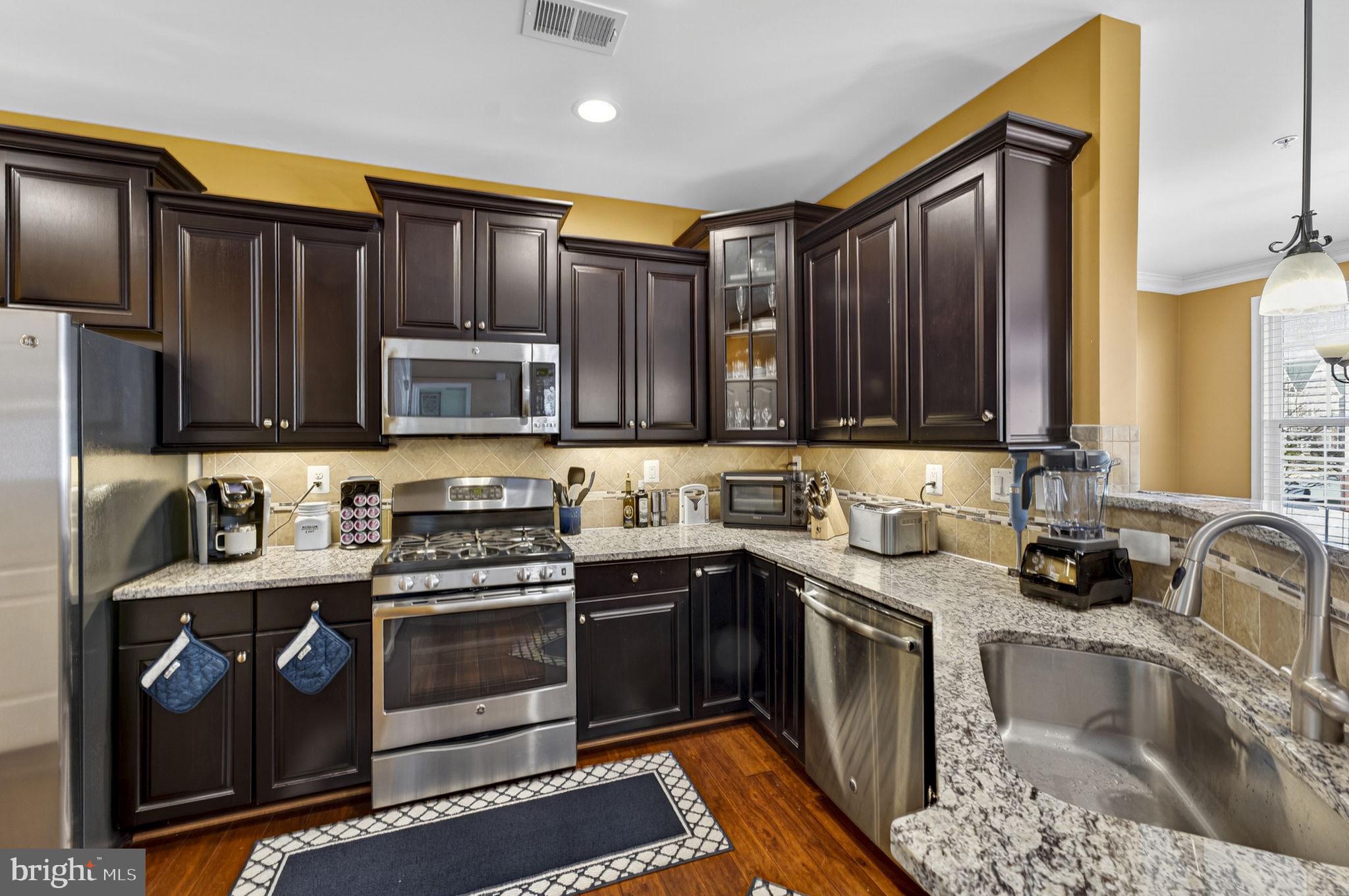 42553 Sunset Ridge Square Ashburn, VA 20148 - Photo 1 of 51 Kitchen