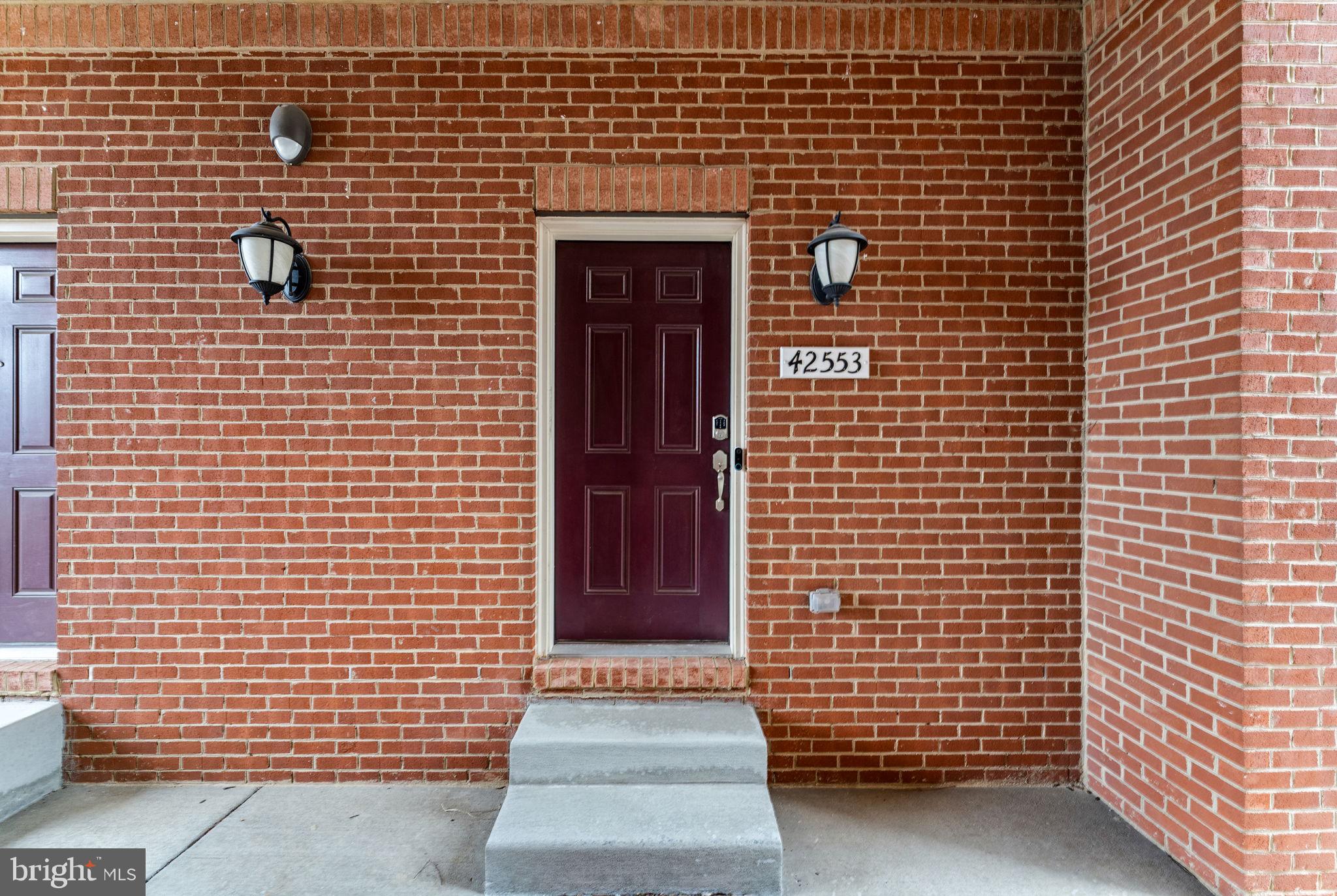 42553 Sunset Ridge Square Ashburn, VA 20148 - Photo 5 of 51 Front door