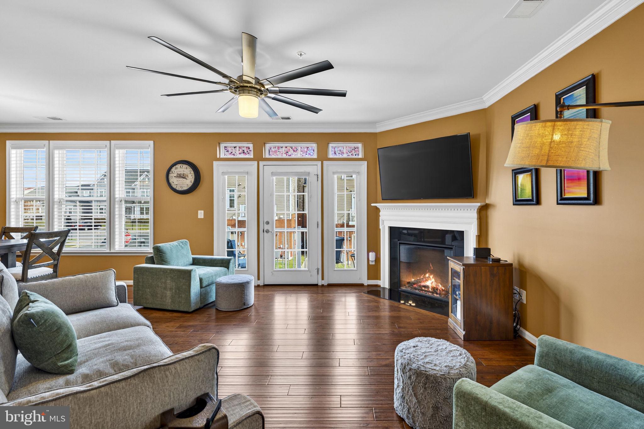 42553 Sunset Ridge Square Ashburn, VA 20148 - Photo 10 of 51 Family room