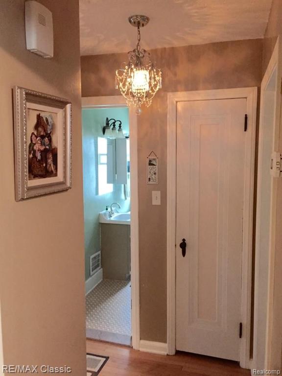 2349 Cambridge Road Berkley, MI 48072 - Photo 14 of 35