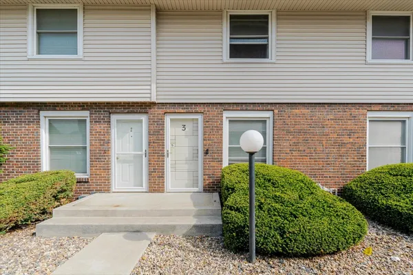$149,000 | 103 South Towanda Avenue, Unit 3, Normal, IL 61761