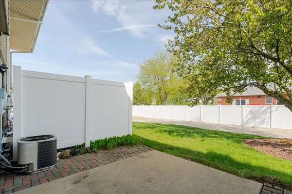 $149,000 | 103 South Towanda Avenue, Unit 3, Normal, IL 61761