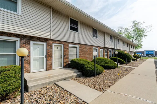 $149,000 | 103 South Towanda Avenue, Unit 3, Normal, IL 61761