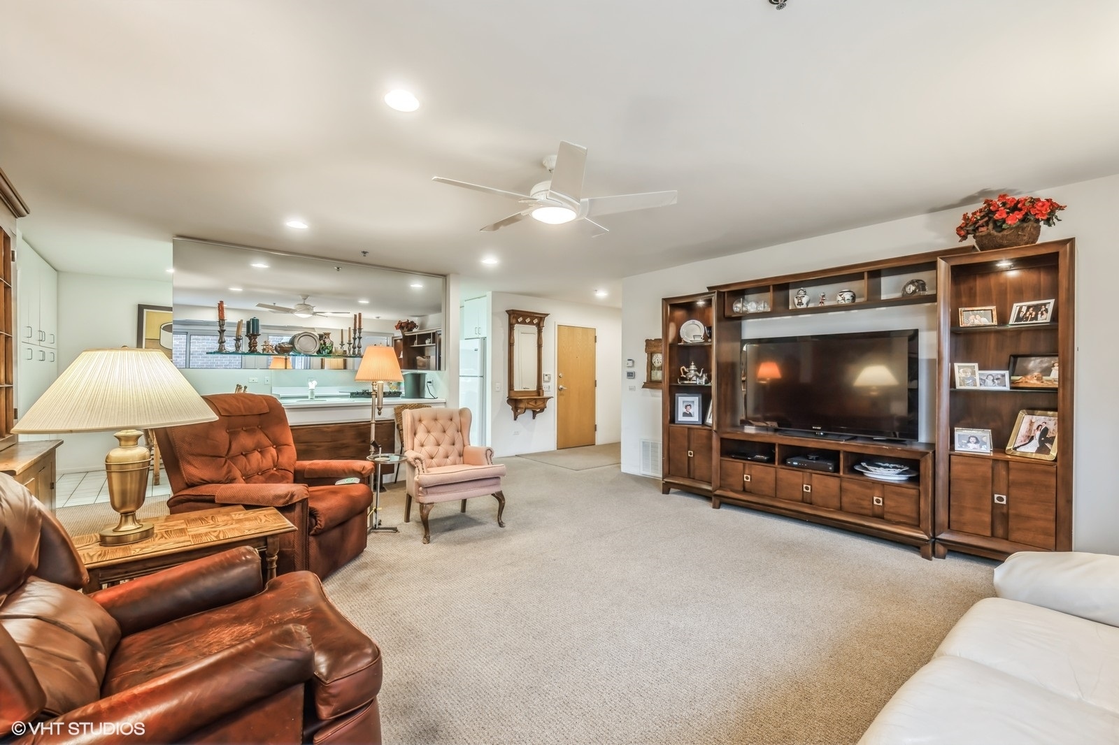 402 Kelburn Road, Unit 124 Deerfield, IL 60015 - Photo 6 of 13 Gallery Image 6