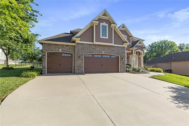 $525,000 | 12824 Sewell Avenue, Kansas City, KS 66109