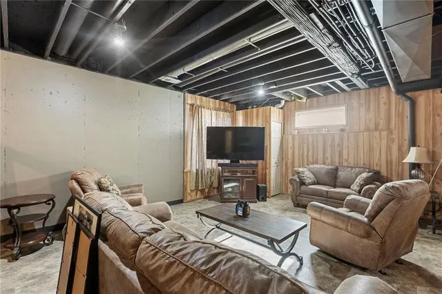 $525,000 | 12824 Sewell Avenue, Kansas City, KS 66109