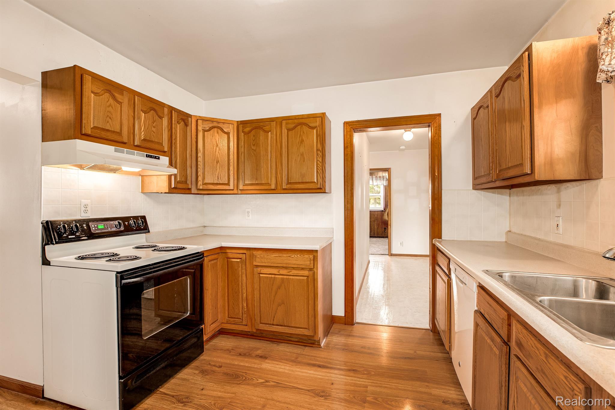 24661 Haggerty Road New Boston, MI 48164 - Photo 8 of 34 Gallery Image 8