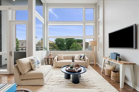 $479,900 | 2065 North Kedzie Avenue, Unit 327, Chicago, IL 60647