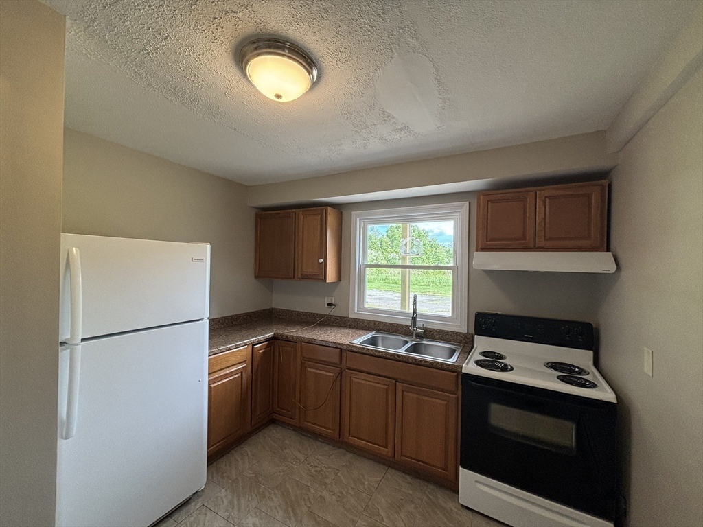 293 Russell Street, Unit B Hadley, MA 01035 - Photo 4 of 8