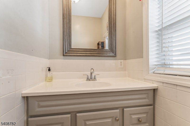 37 East Somerset Street Raritan, NJ 08869 - Photo 18 of 42