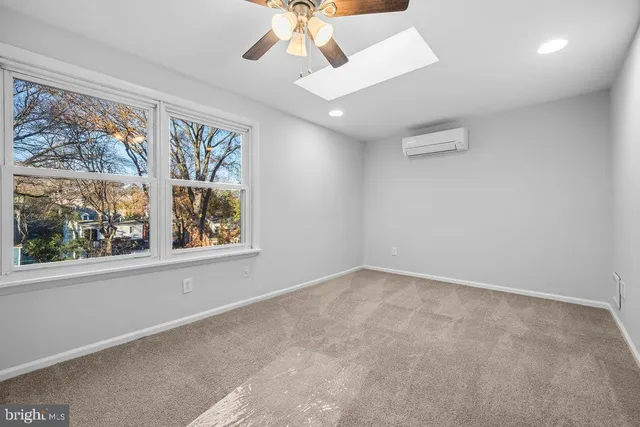 a view of a big room with closet and windows
