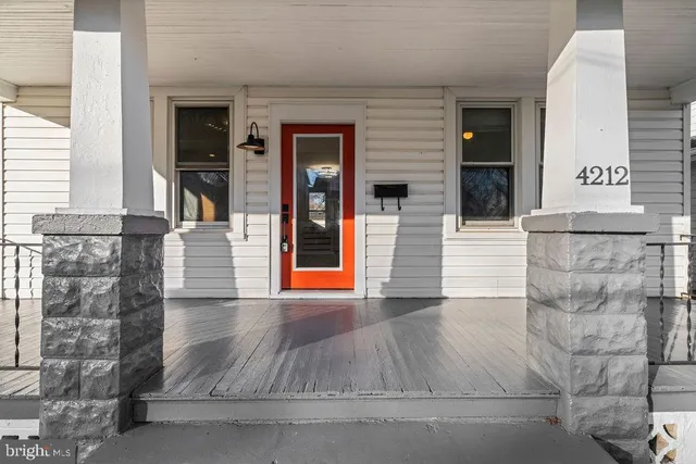 a view of an entryway of house