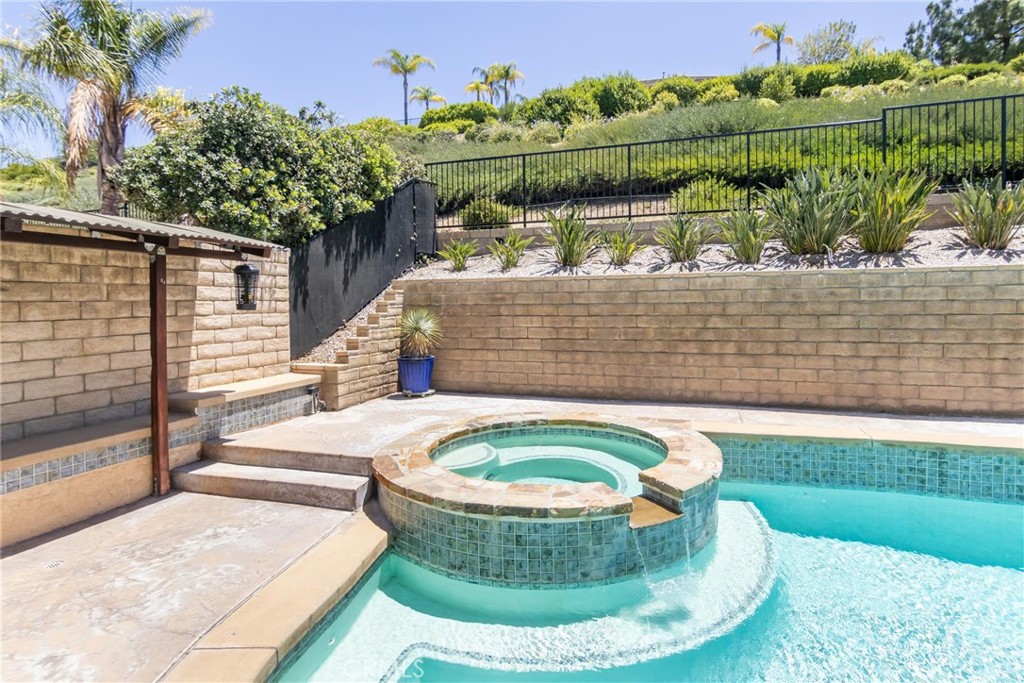 28318 Santa Catarina Road Saugus, CA 91350 - Photo 30 of 32 Spa