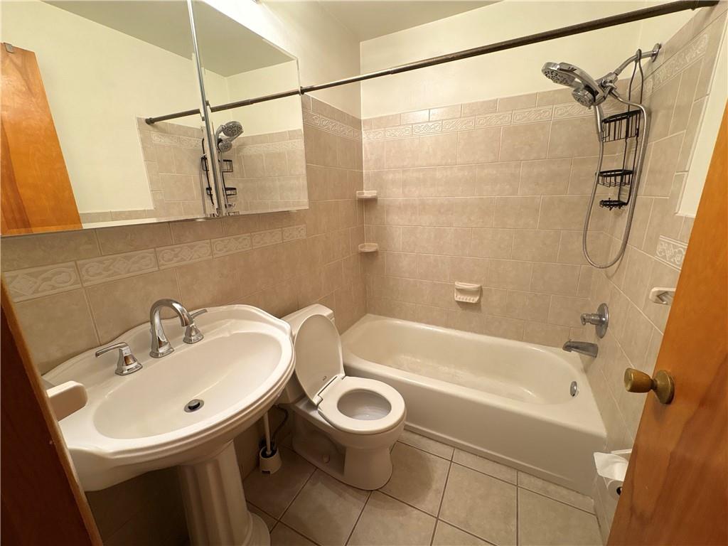 2800 College Park Road Allison Park, PA 15101 - Photo 10 of 34 Full bathroom on main level