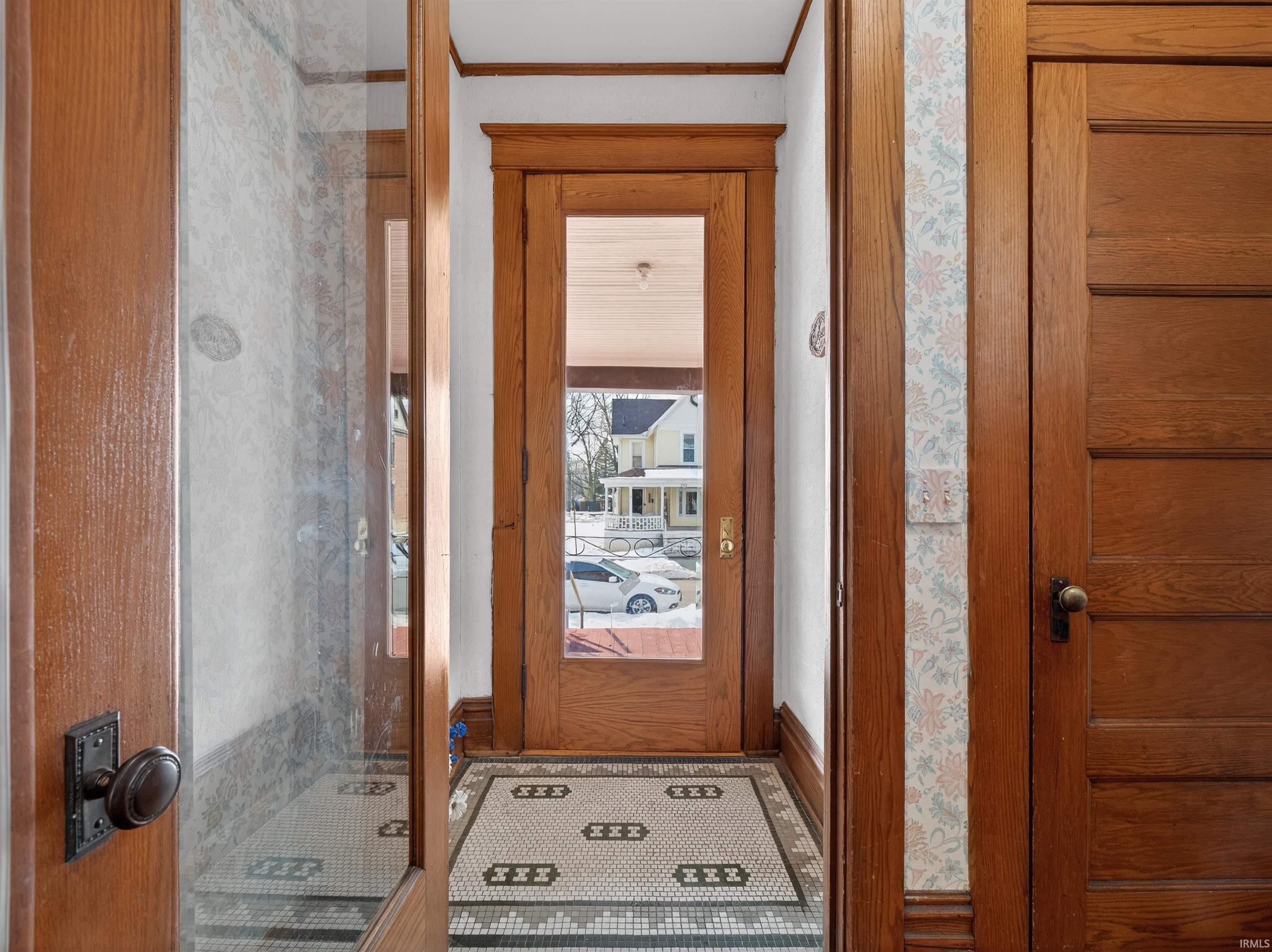 533 Henry Street Huntington, IN 46750 - Photo 3 of 35