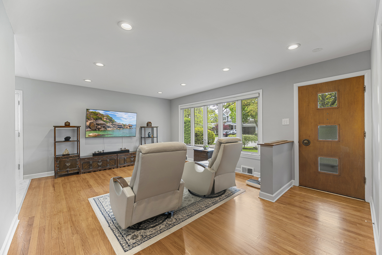 2232 Covert Road Glenview, IL 60025 - Photo 3 of 34