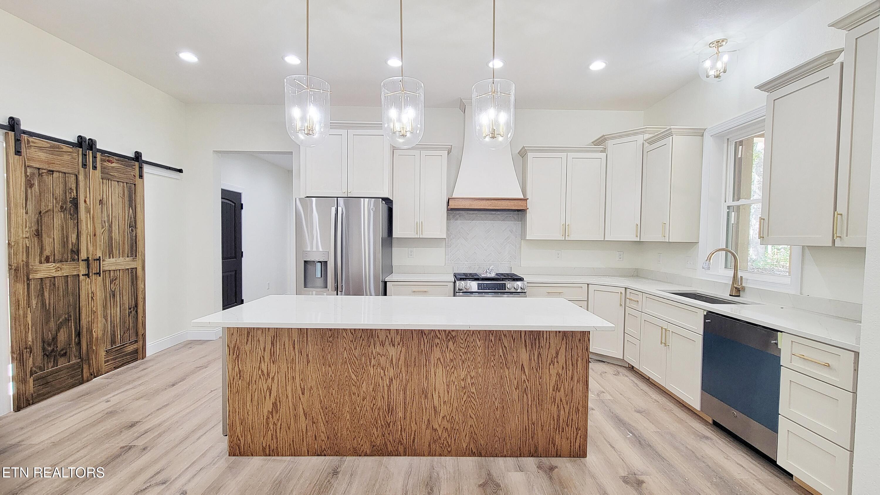 236 Meadowood Road Newport, TN 37821 - Photo 14 of 42 GORGEOUS CUSTOM KITCHEN