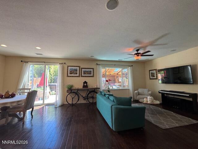 2010 Angel Ridge Drive Reno, NV 89521 - Photo 4 of 27 IMG_1337
