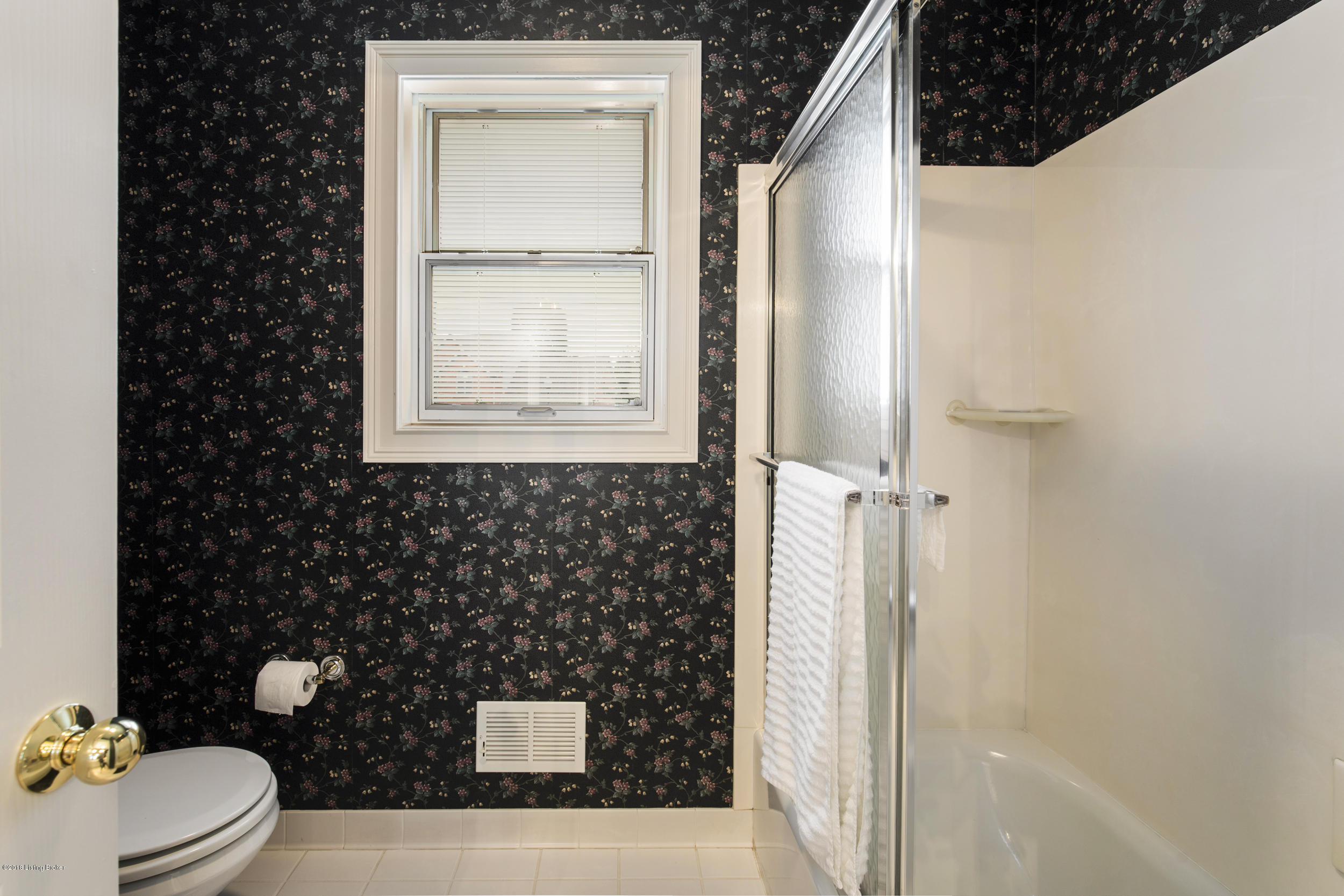 5740 Moser Farm Road Prospect, KY 40059 - Photo 35 of 64 35-jack n jill bath