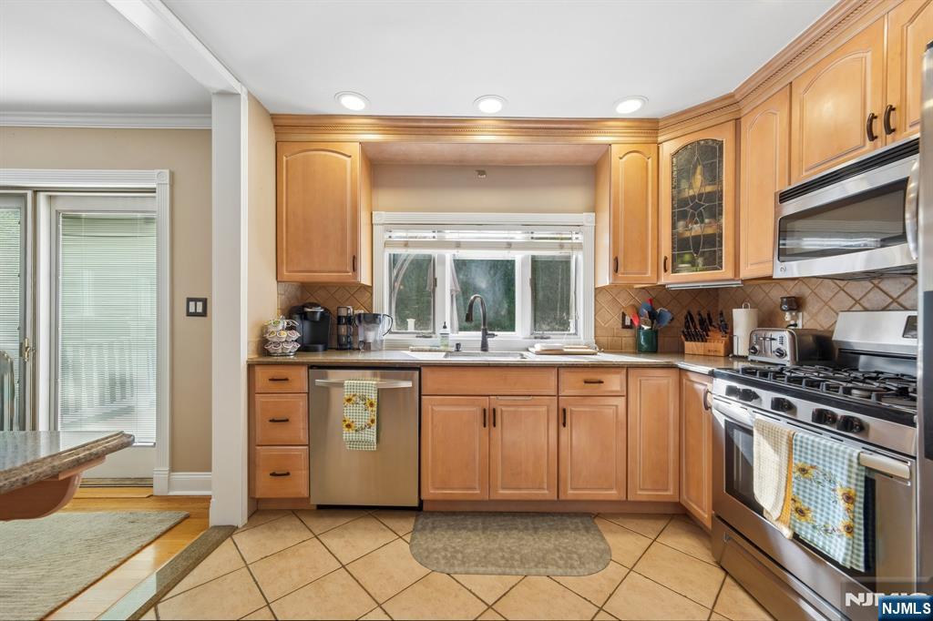 18 Murray Road Montvale, NJ 07645 - Photo 14 of 40 Gallery Image 14
