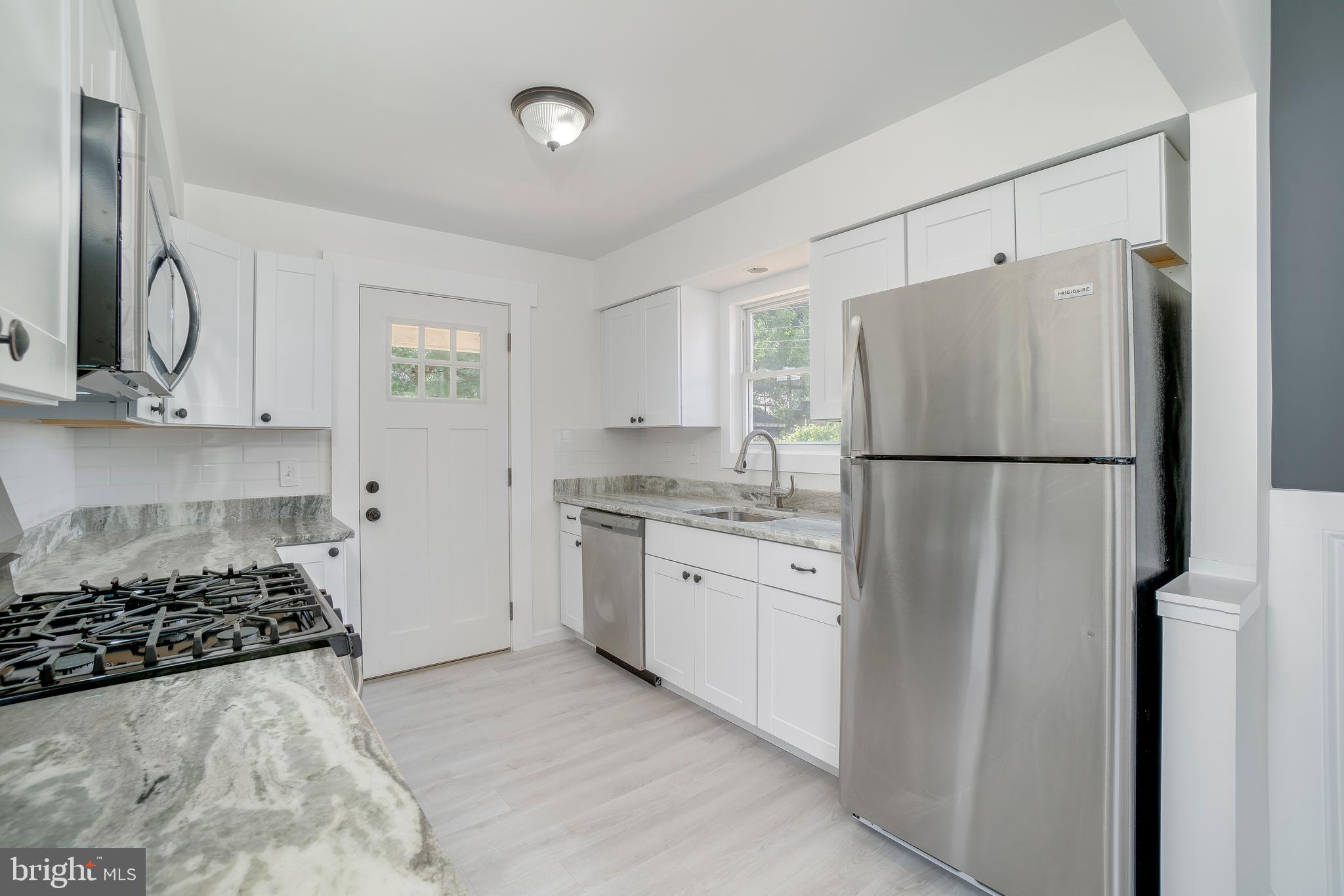 2521 West Woodwell Road Baltimore, MD 21222 - Photo 8 of 20 Kitchen