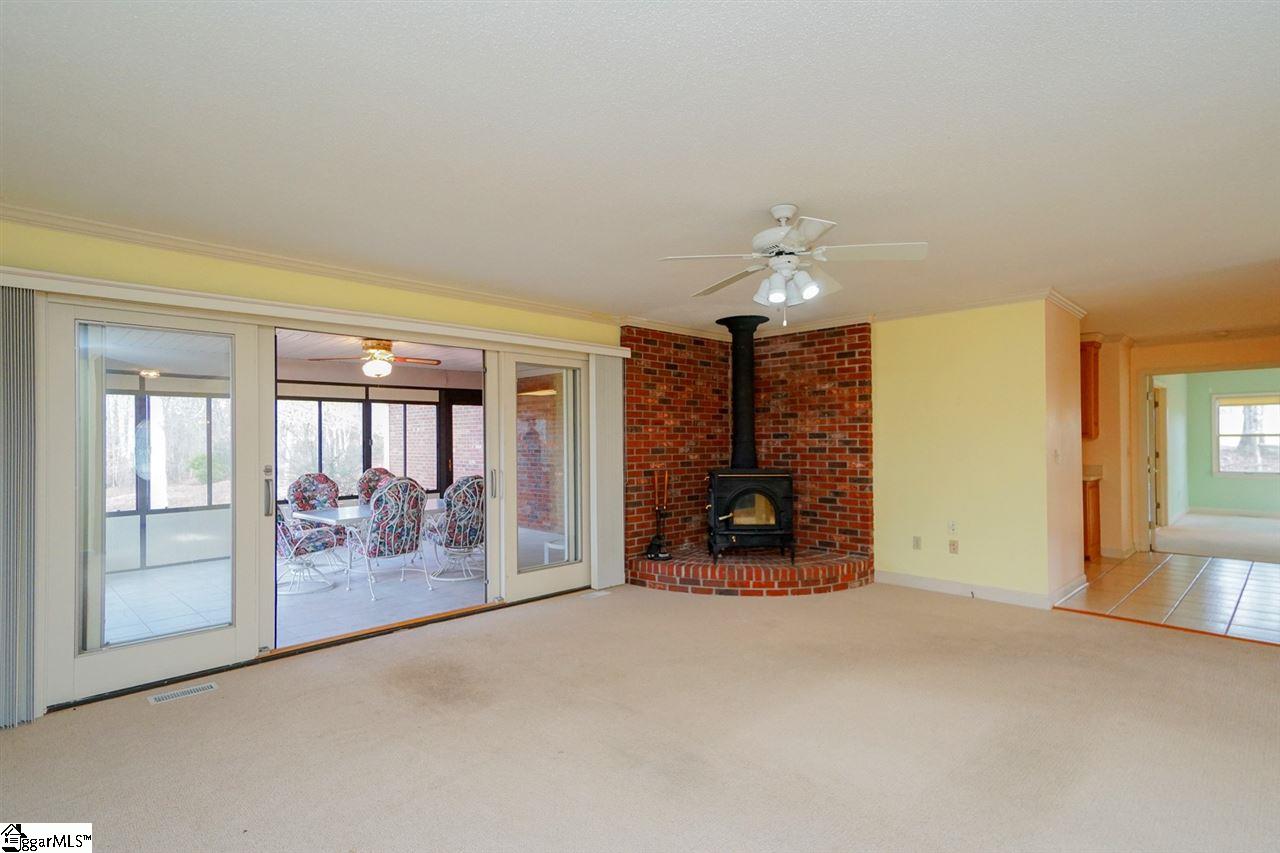 2191 Cooley Road Gray Court, SC 29645 - Photo 13 of 35