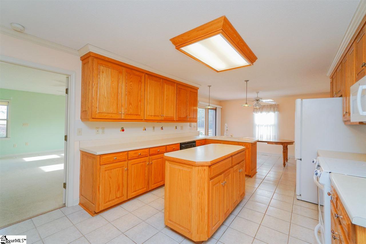 2191 Cooley Road Gray Court, SC 29645 - Photo 17 of 35