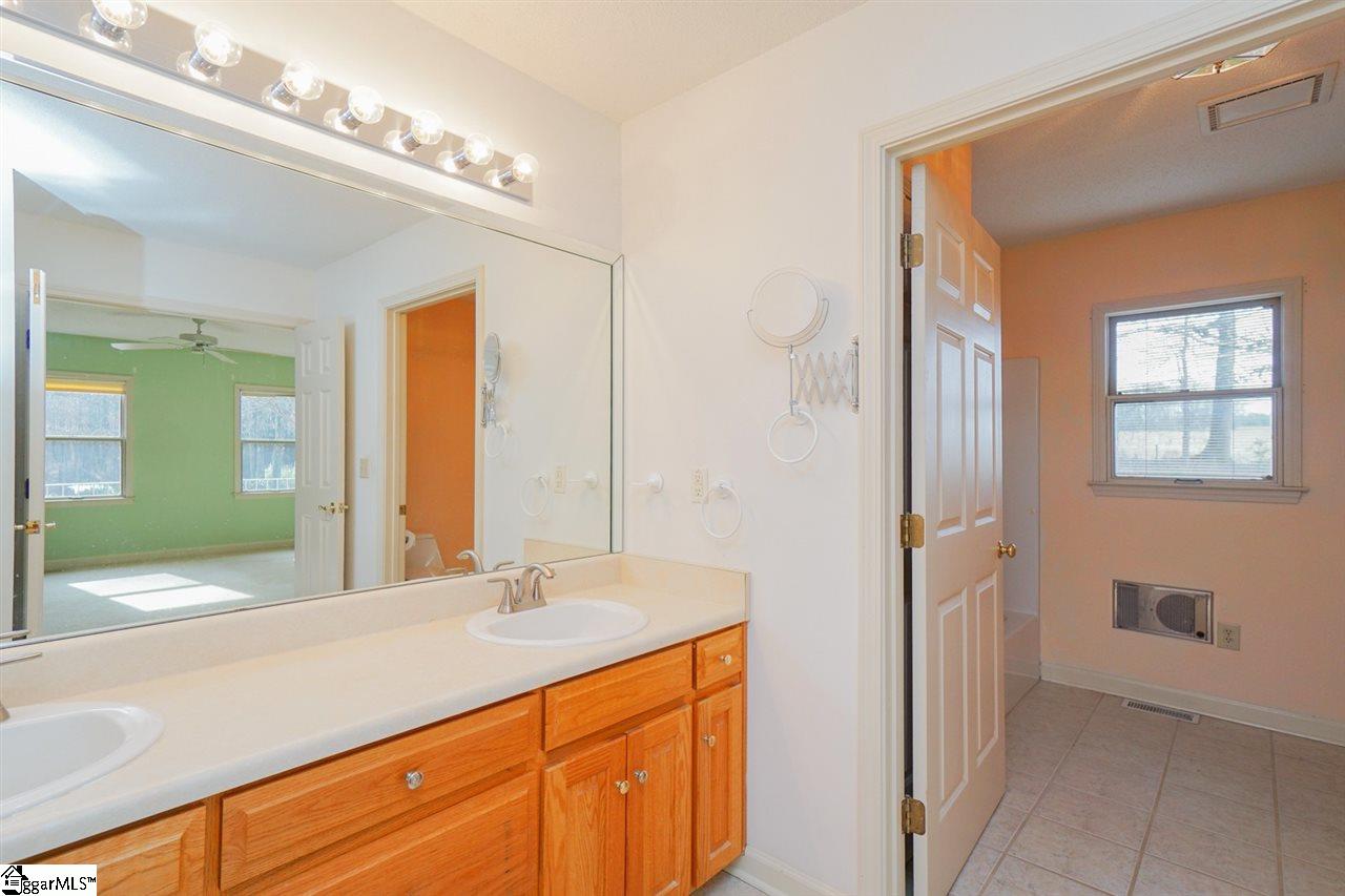 2191 Cooley Road Gray Court, SC 29645 - Photo 23 of 35