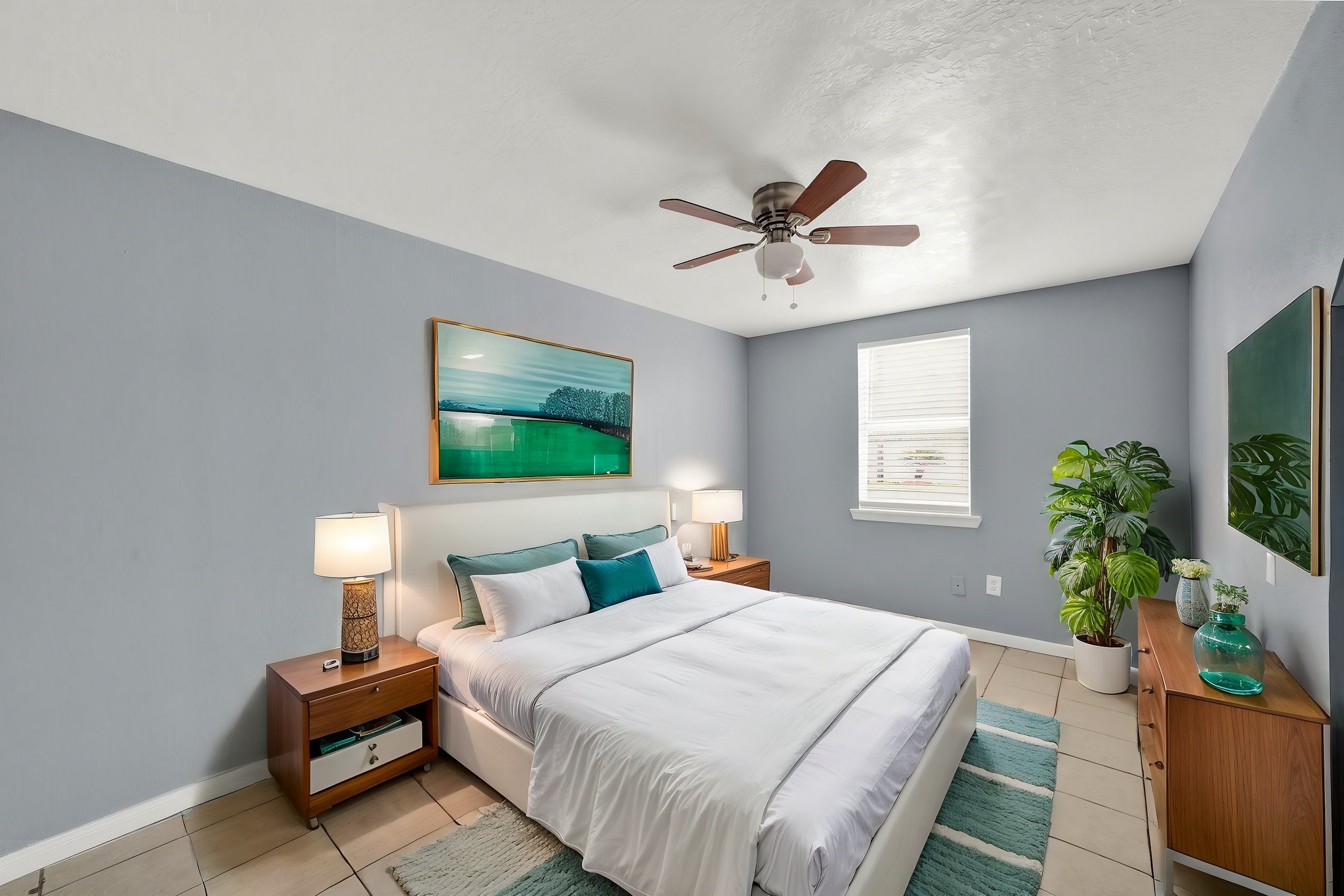 904 Beverly Avenue, Unit 6 Pasadena, TX 77506 - Photo 20 of 32 a bedroom with a bed and a potted plant