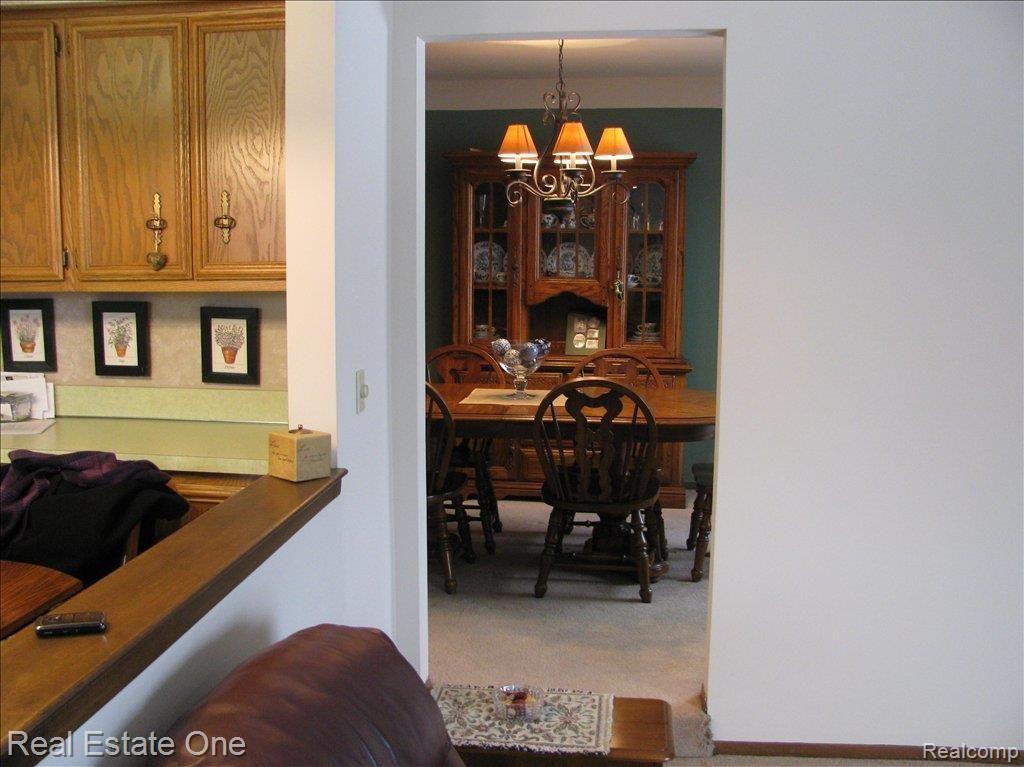 295 Coldiron Drive Rochester, MI 48307 - Photo 8 of 23 Dining Rm from Fam Rm
