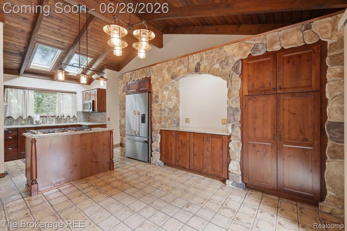 8475 Knox Road Clarkston, MI 48348 - Photo 17 of 71 Vaulted wood-paneled ceiling with exposed beams and skylights