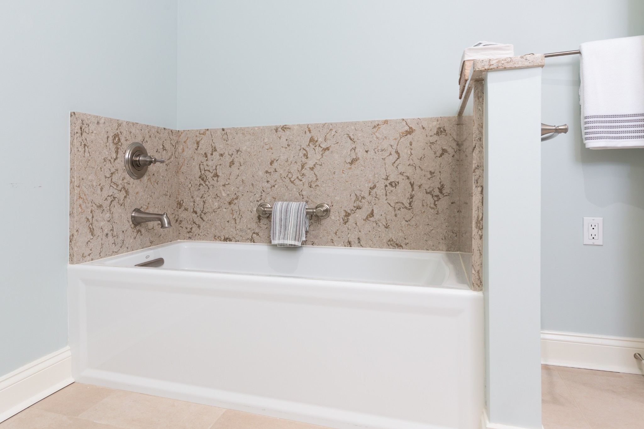 2411 Crestmoor Road, Unit PH4 Nashville, TN 37215 - Photo 25 of 39 a bath tub sitting next to a white sink