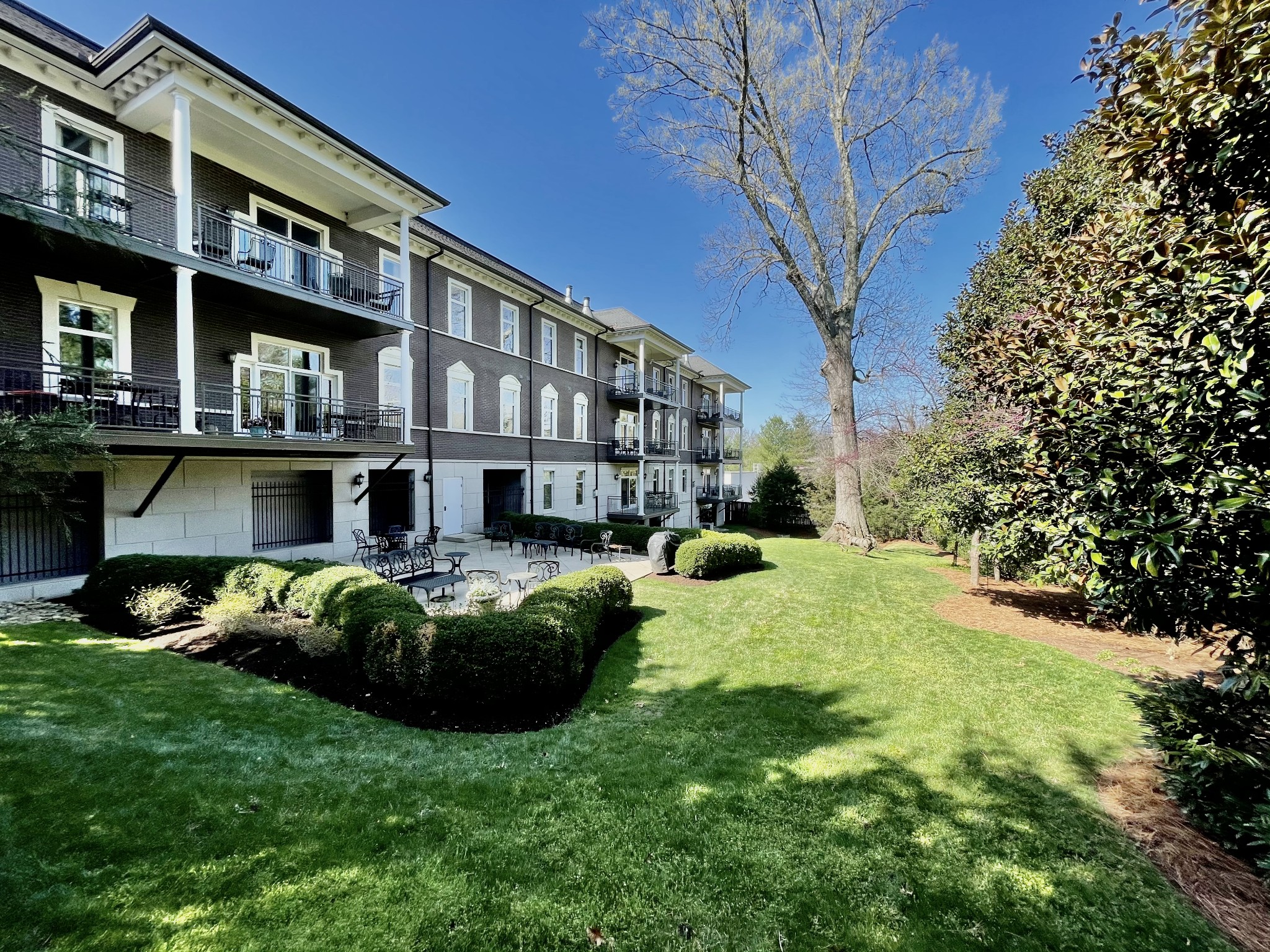 2411 Crestmoor Road, Unit PH4 Nashville, TN 37215 - Photo 30 of 39 a house view with a garden space