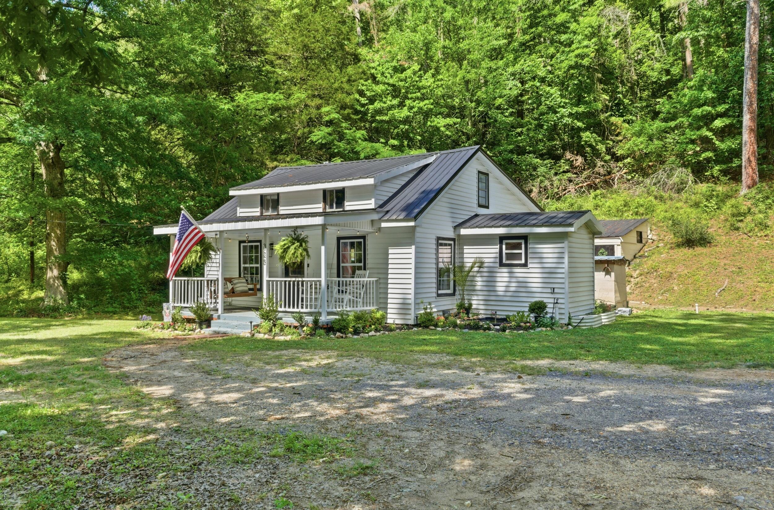325 Baggett Road Ringgold, GA 30736 - Photo 2 of 29 Front of the Home