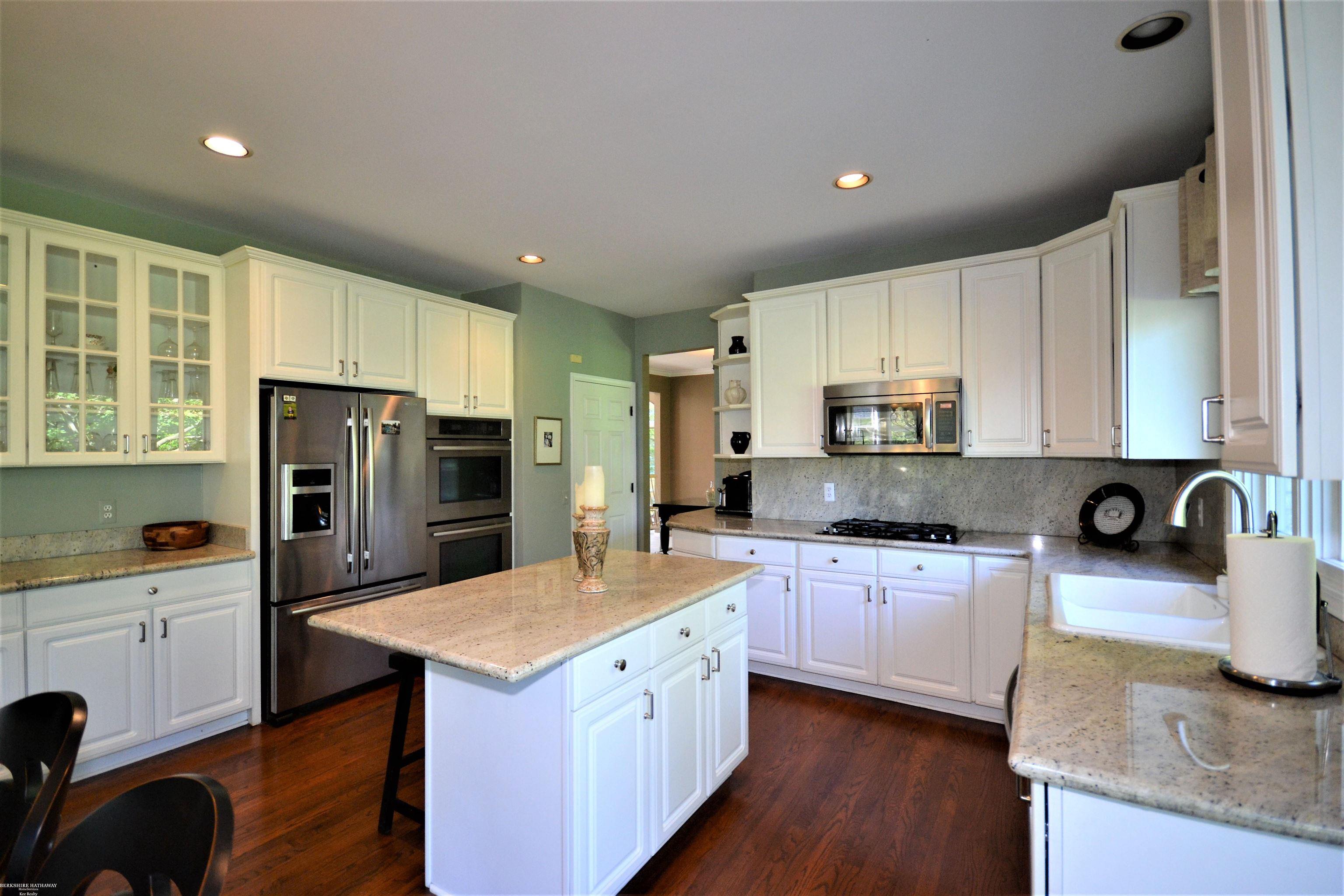 1813 Fox Run Rochester, MI 48306 - Photo 26 of 68 50087438-25.JPG