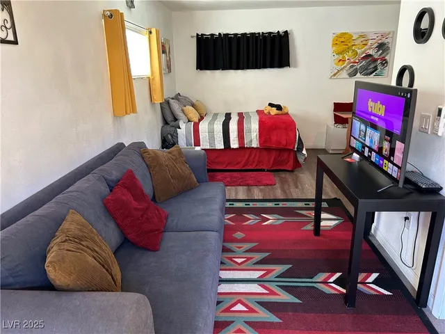 $1,300 | 308 North 10th Street, Unit B, Las Vegas, NV 89101